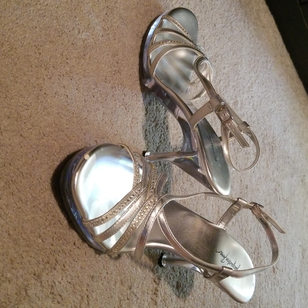Jacqueline Ferrar silver rhinestone heels size 9
